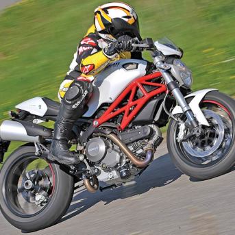 DUCATI Monster 796