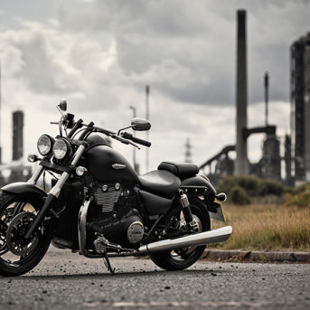 TRIUMPH Thunderbird Storm